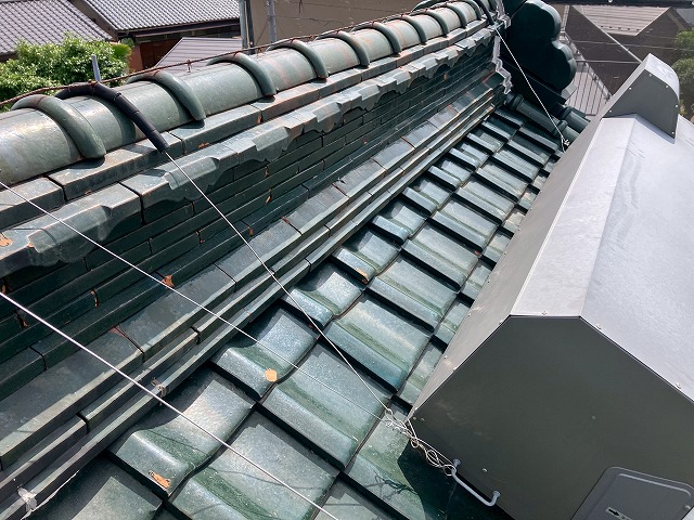 ワイヤーで太陽光パネルを固定